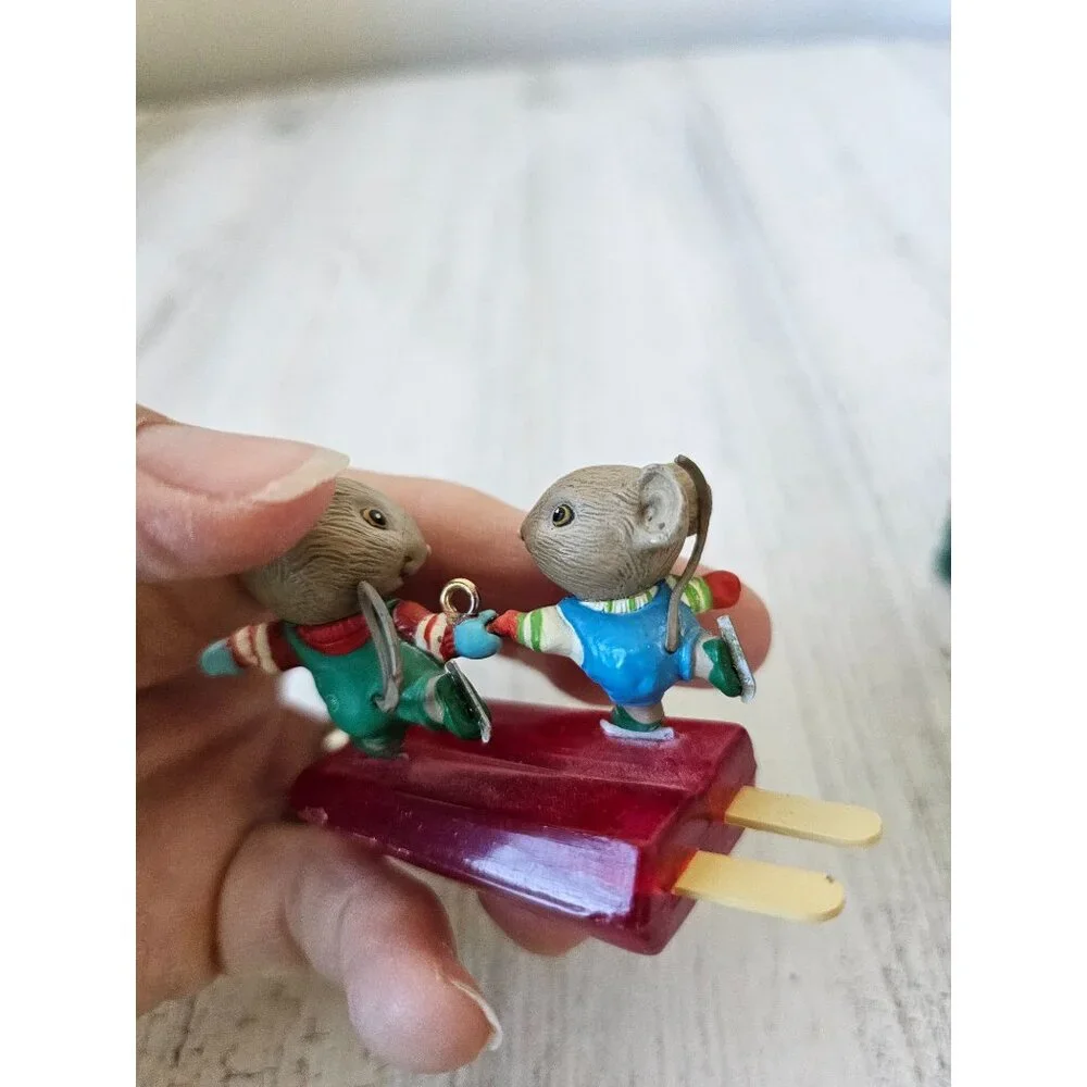 Enesco Merry Xmas pops popsicle mice ornament vintage 1989 562971 ice skating sk